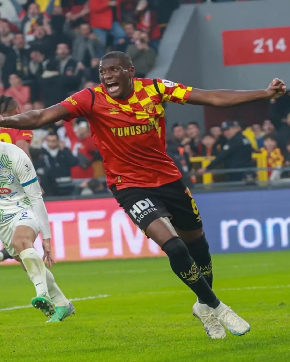 Göztepe, Heliton’un Sözleşmesini Uzatıyor
