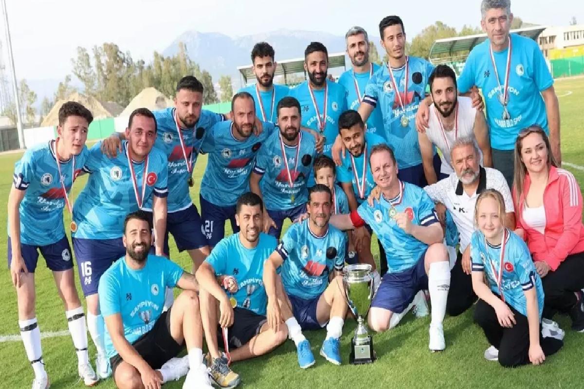 Gülnar Belediyespor Şampiyonluk Kupasını Aldı