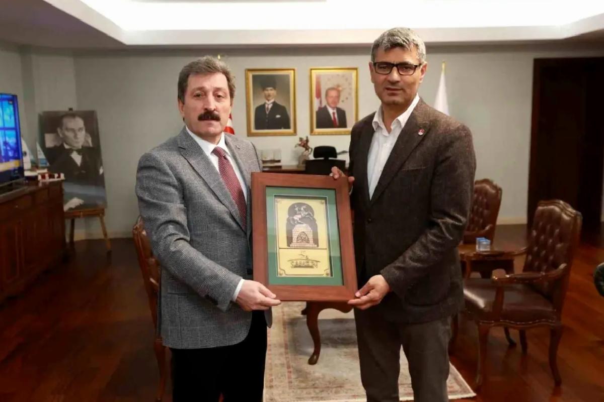 Gümüş Madalyalı Yusuf Dikeç, Vali’yi Ziyaret Etti