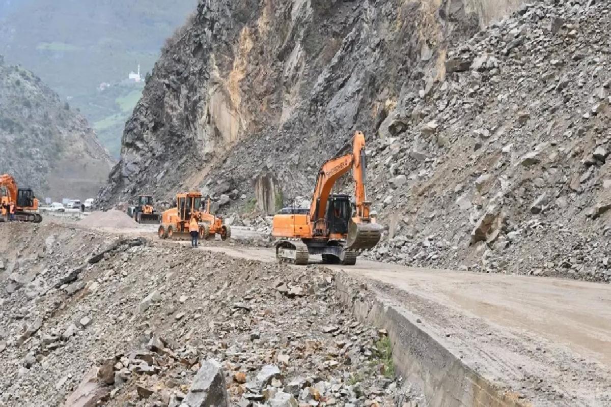 Gümüşhane-Giresun Yolu Kontrollü Olarak Açıldı