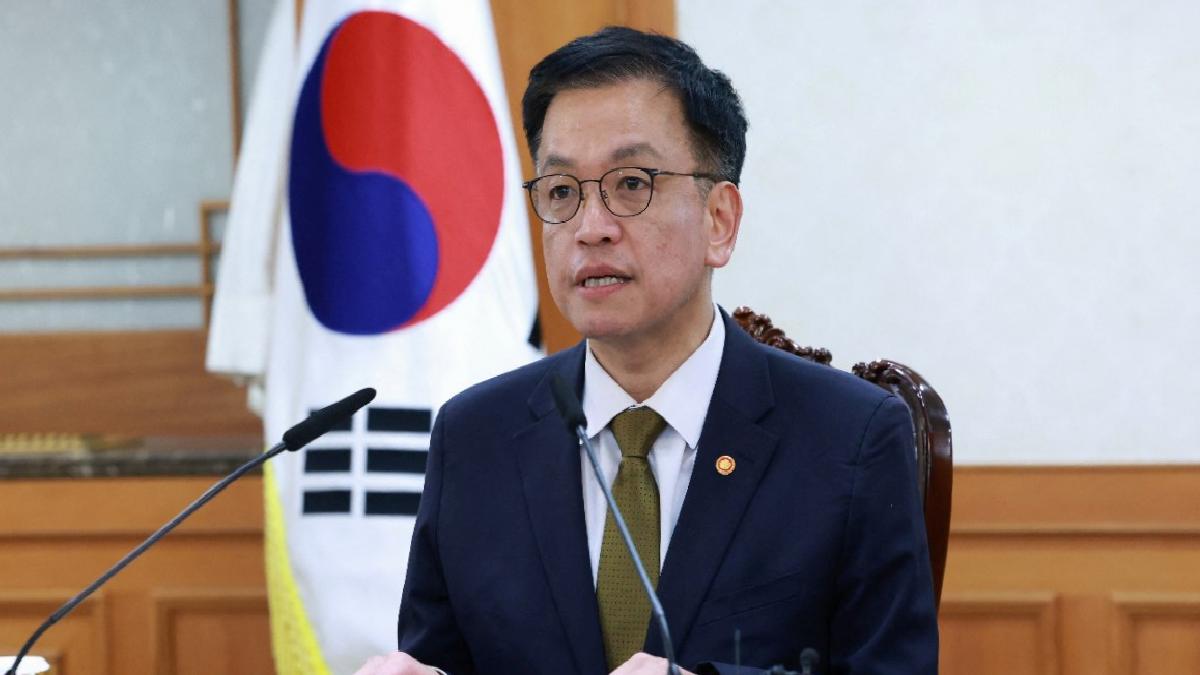 Güney Kore Maliye Bakanı ve Başbakan Yardımcısı Choi Sang-mok, istifa etti