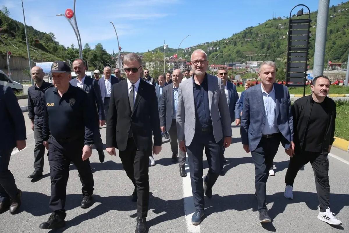 Güneysu’da Bayrak Yürüyüşü