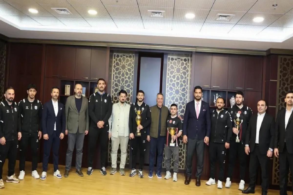 Güreş Federasyonu Başkanı Sultangazi’yi Ziyaret Etti