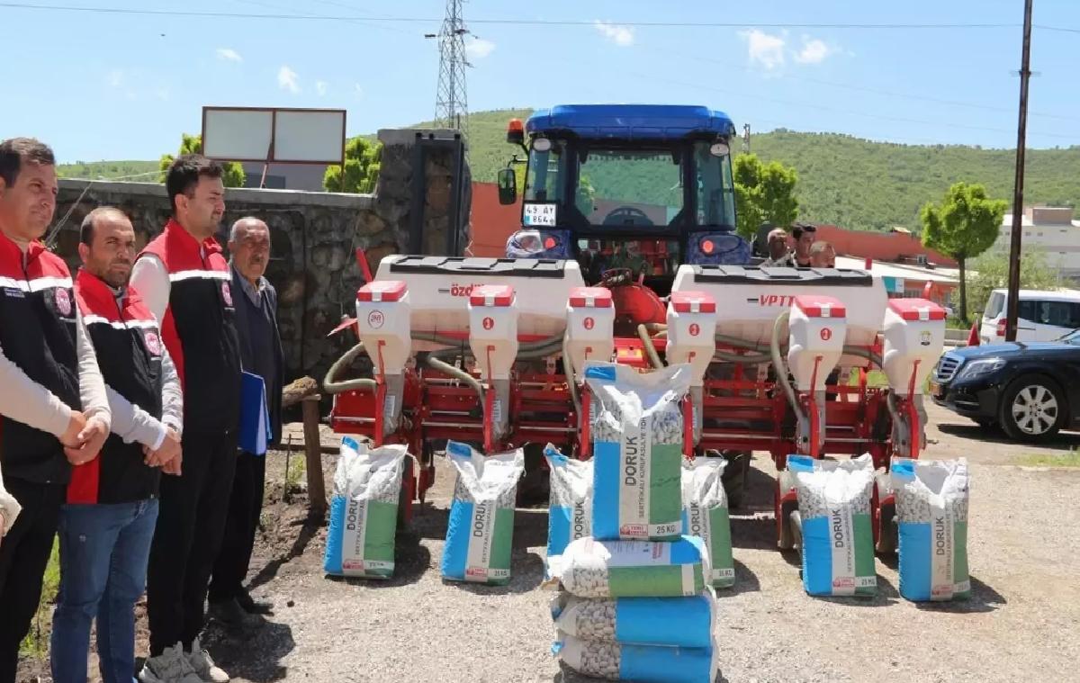 Güroymak’ta Çiftçilere Kuru Fasulye Tohumu Dağıtıldı