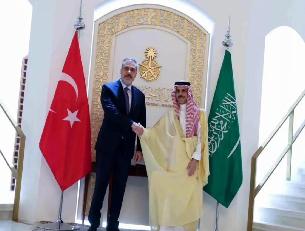 Hakan Fidan Riyad’da Suudi Bakan ile Görüştü