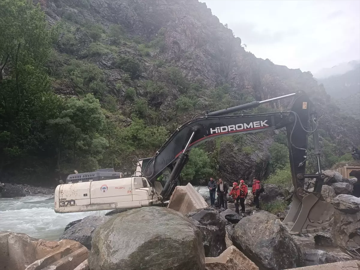 Hakkari’de Kaybolan Genç İçin Arama Çalışmaları Sürüyor