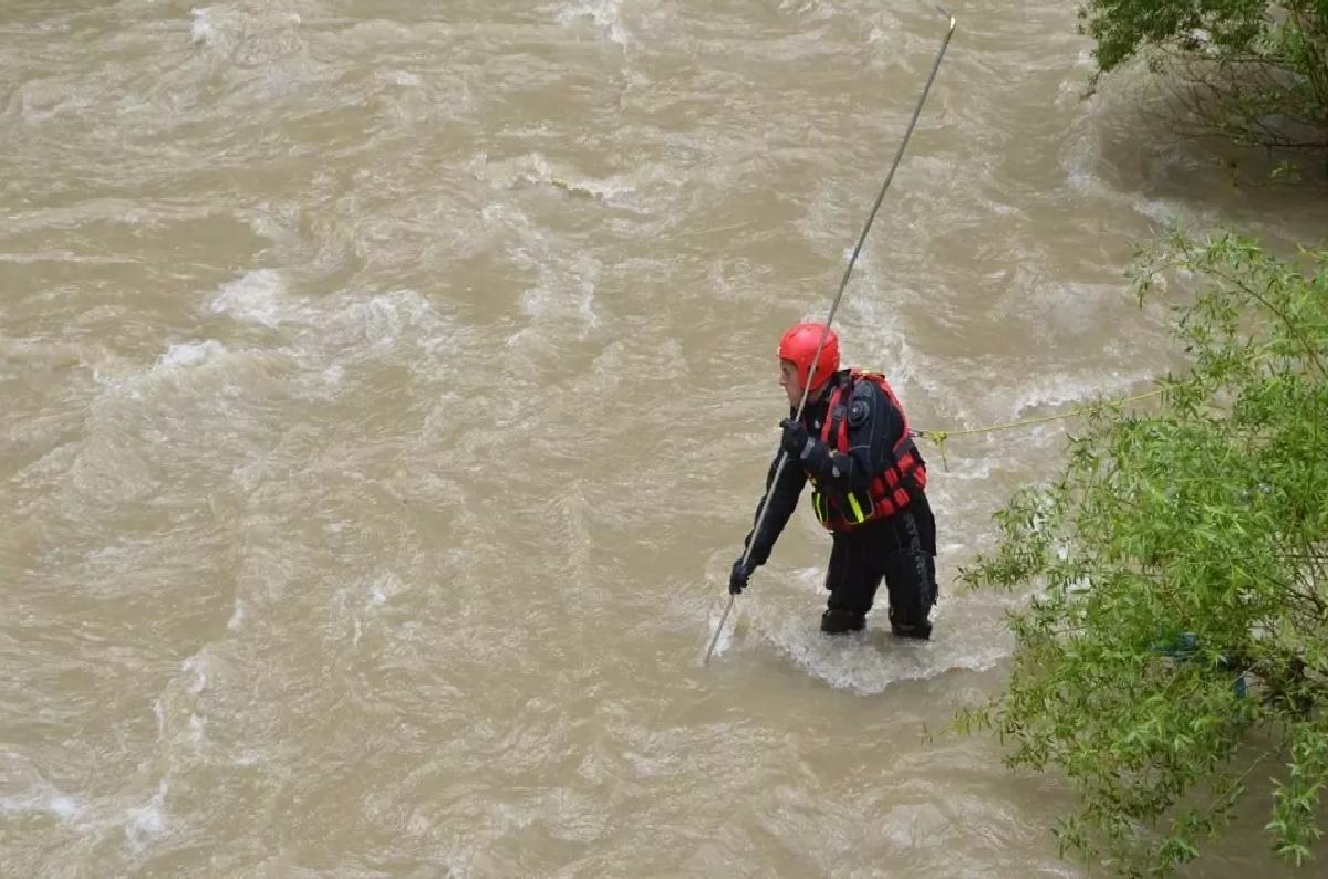 Hakkari’de Kayıp Genç İçin Arama Devam Ediyor