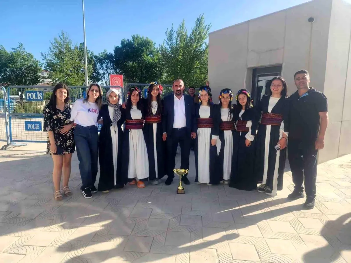 Hakkari’nin Halk Oyunları Başarısı