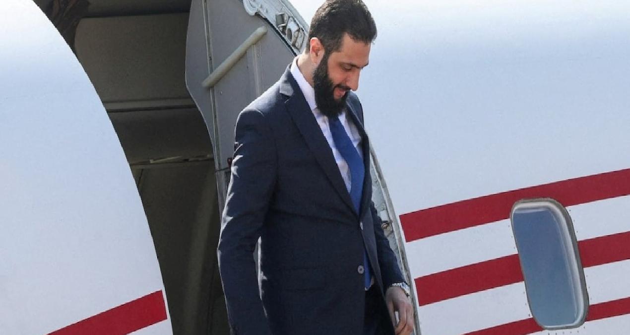 Hala terör listesinde bulunan Şaraa, Macron ziyareti için özel izin aldı