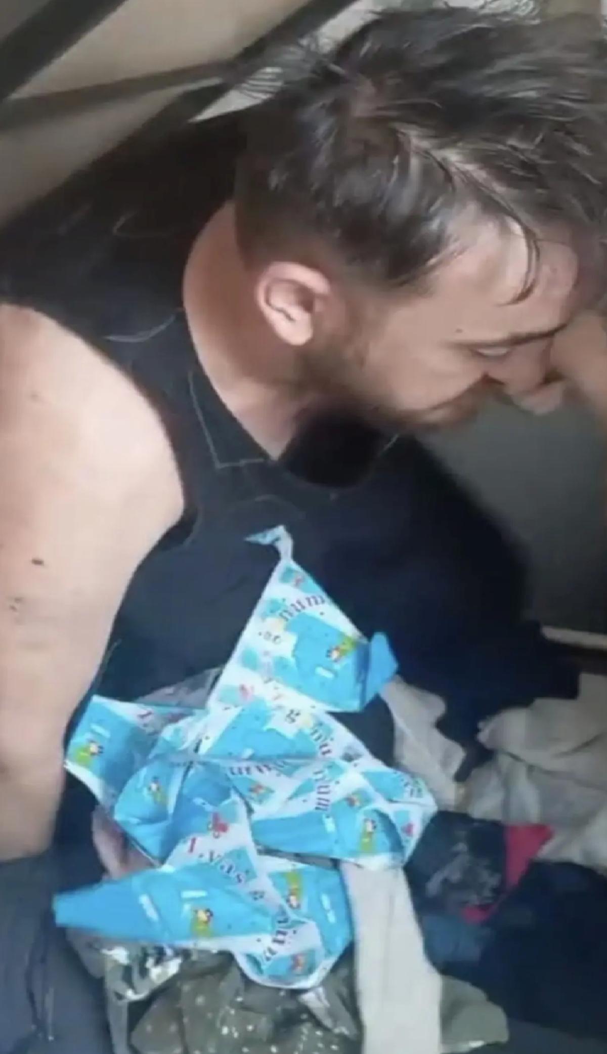Hapis cezalısı E.E. bazanın altında yakalandı