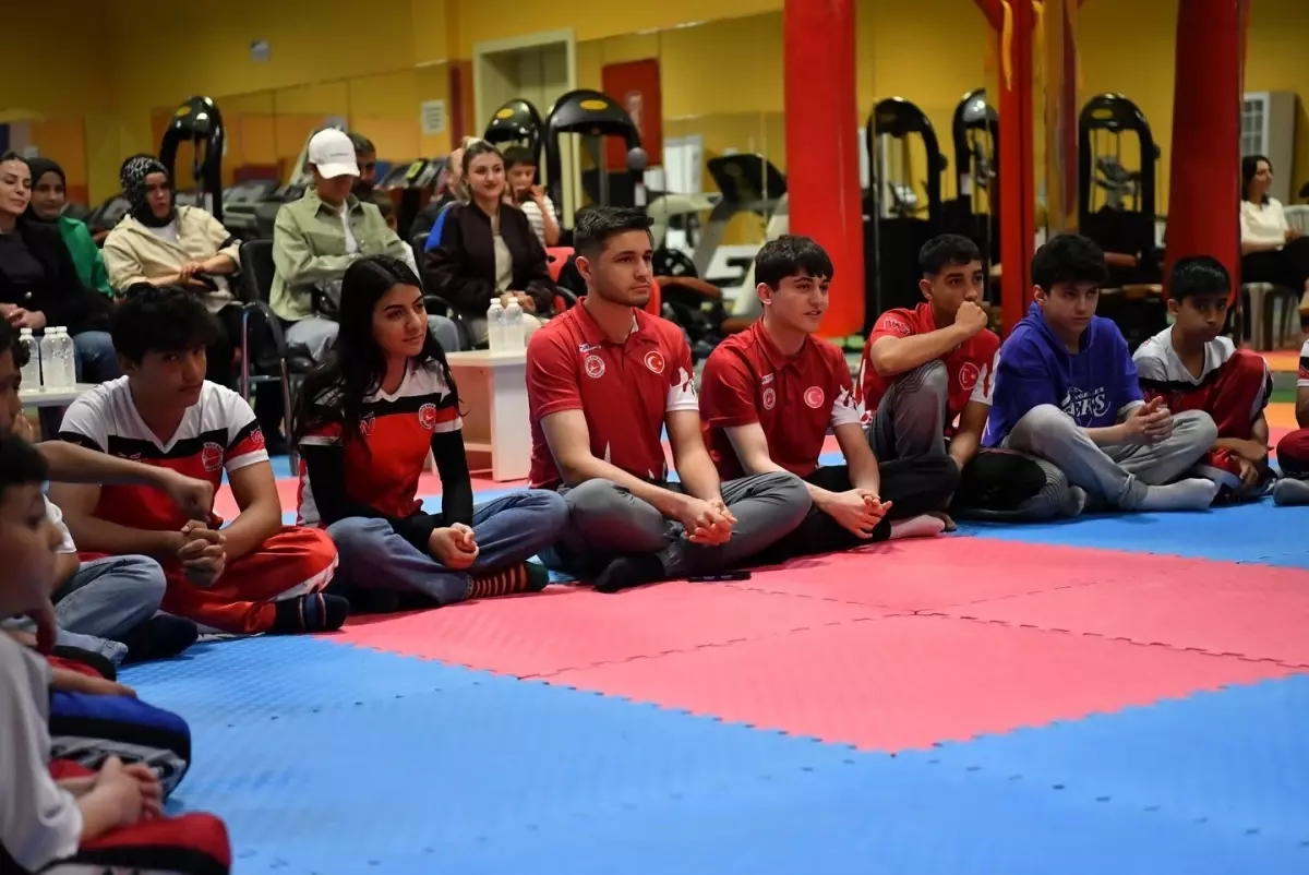Hatice Akbaş Genç Sporcularla Buluştu