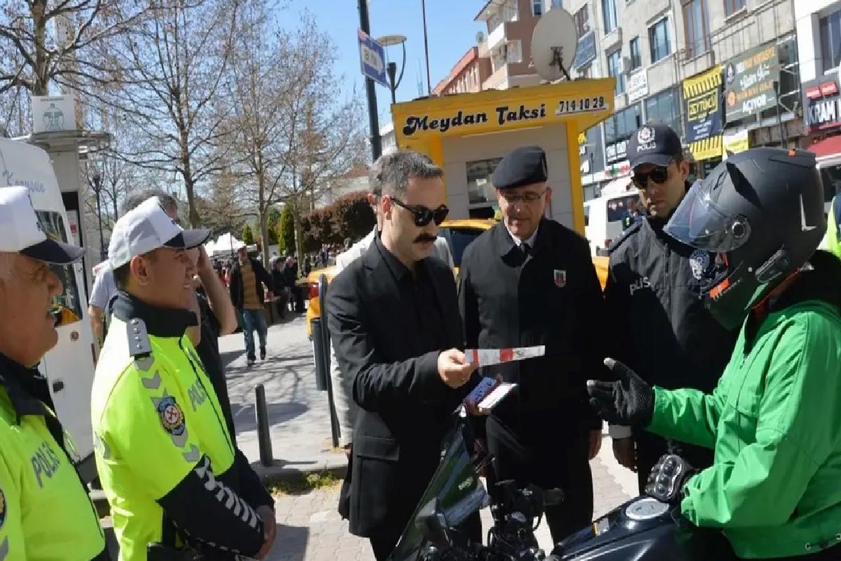 Havza Kaymakamı Ayvat öğrencilerle yaya geçidi boyadı