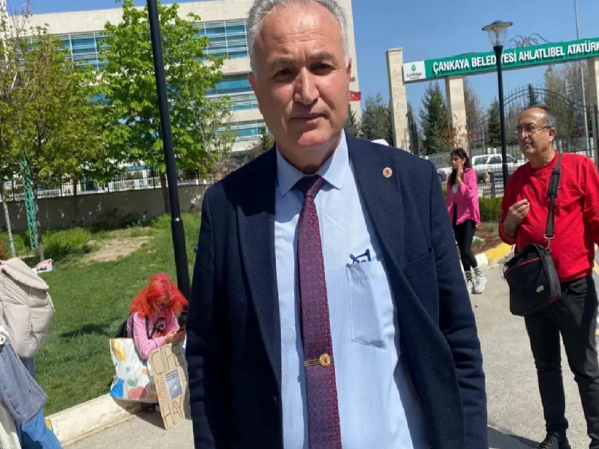 Hayvanseverler AYM Önünde Nöbet Tutuyor