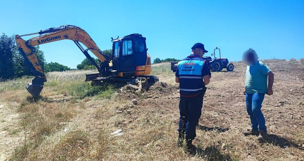 Hazine arazisinde kaçak kazıya 4 gözaltı