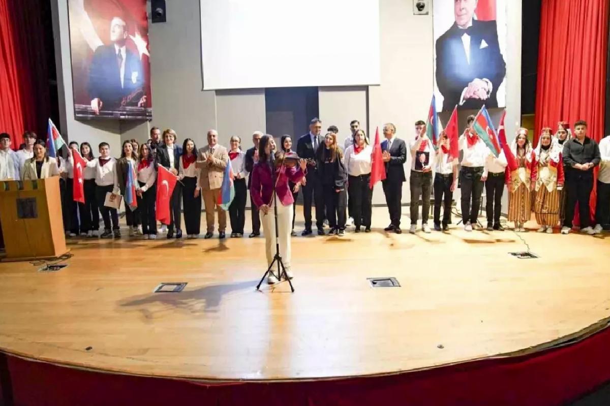Heydar Aliyev’in 102. Doğum Yılı ‘Gül Bayramı’ ile Kutlandı