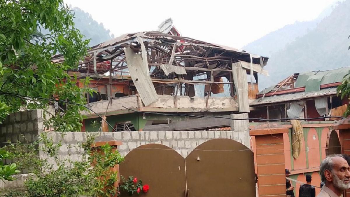 Hindistan’ın saldırısında Pakistan’daki cami yıkıma uğradı
