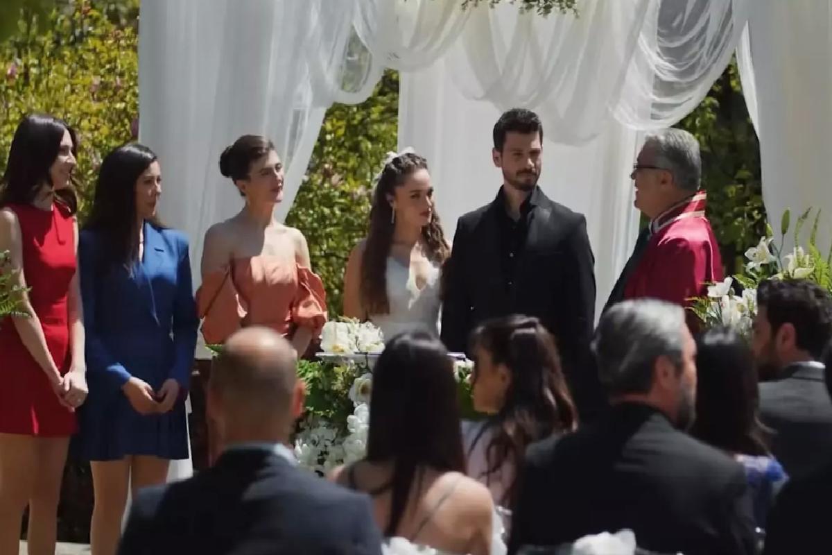Hudutsuz Sevda dizisinde başrol veda etti