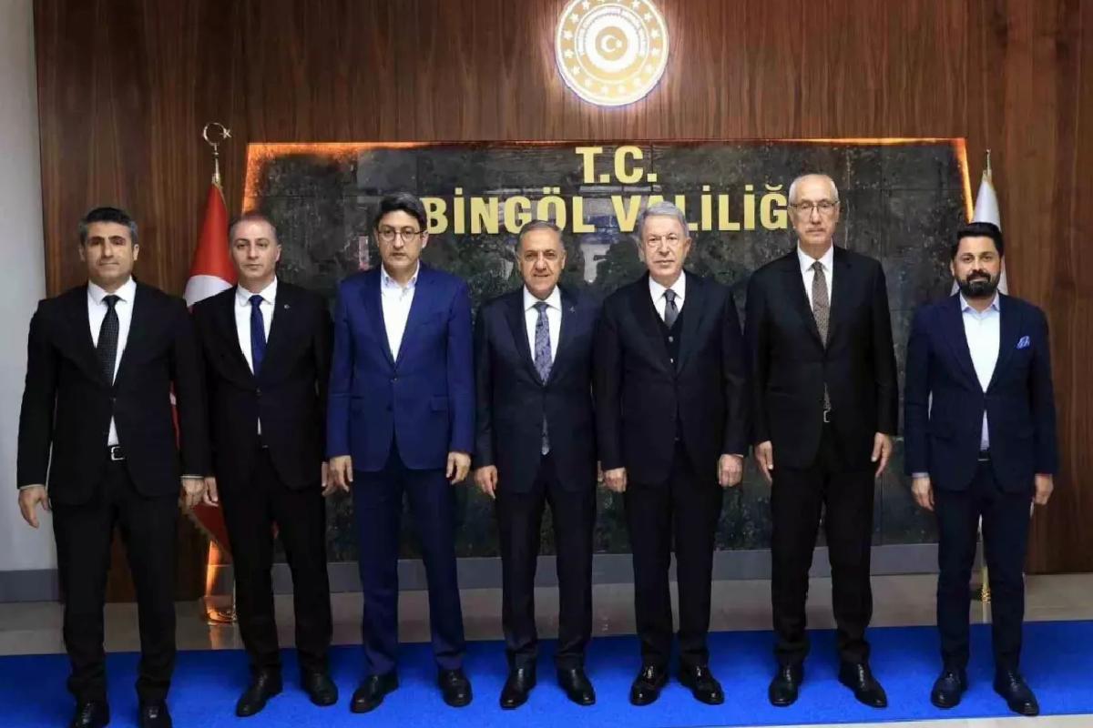 Hulusi Akar Bingöl Valiliğini Ziyaret Etti