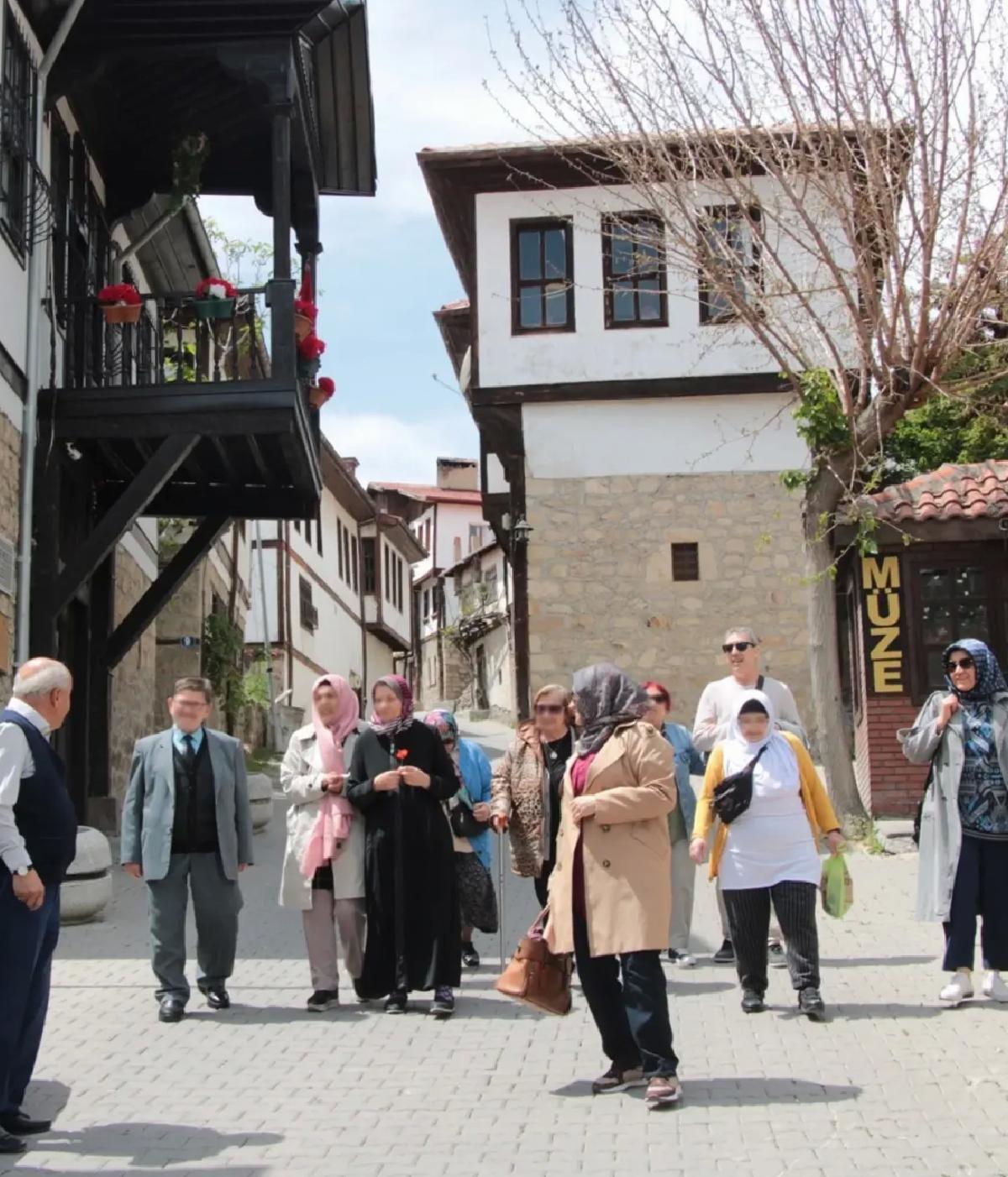Huzurevi Sakinleri Beypazarı’nı Ziyaret Etti