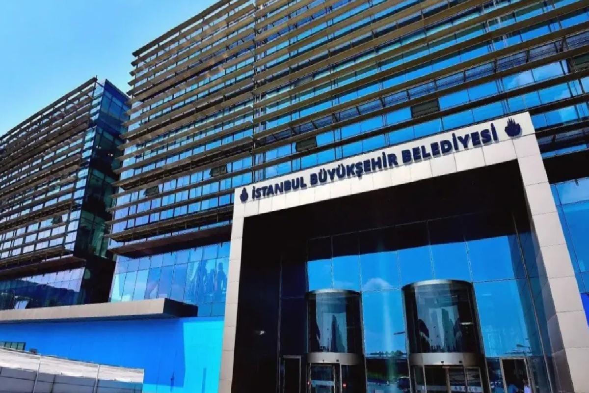 İBB’ye yönelik yolsuzluk soruşturmasında hakkında yakalama kararı olan Murat Gülibrahimoğlu’nun şirketine kayyum atandı.