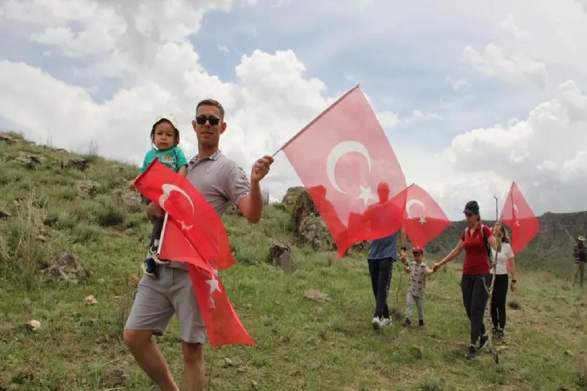 Iğdır’da Gençlerle Doğa Yürüyüşü