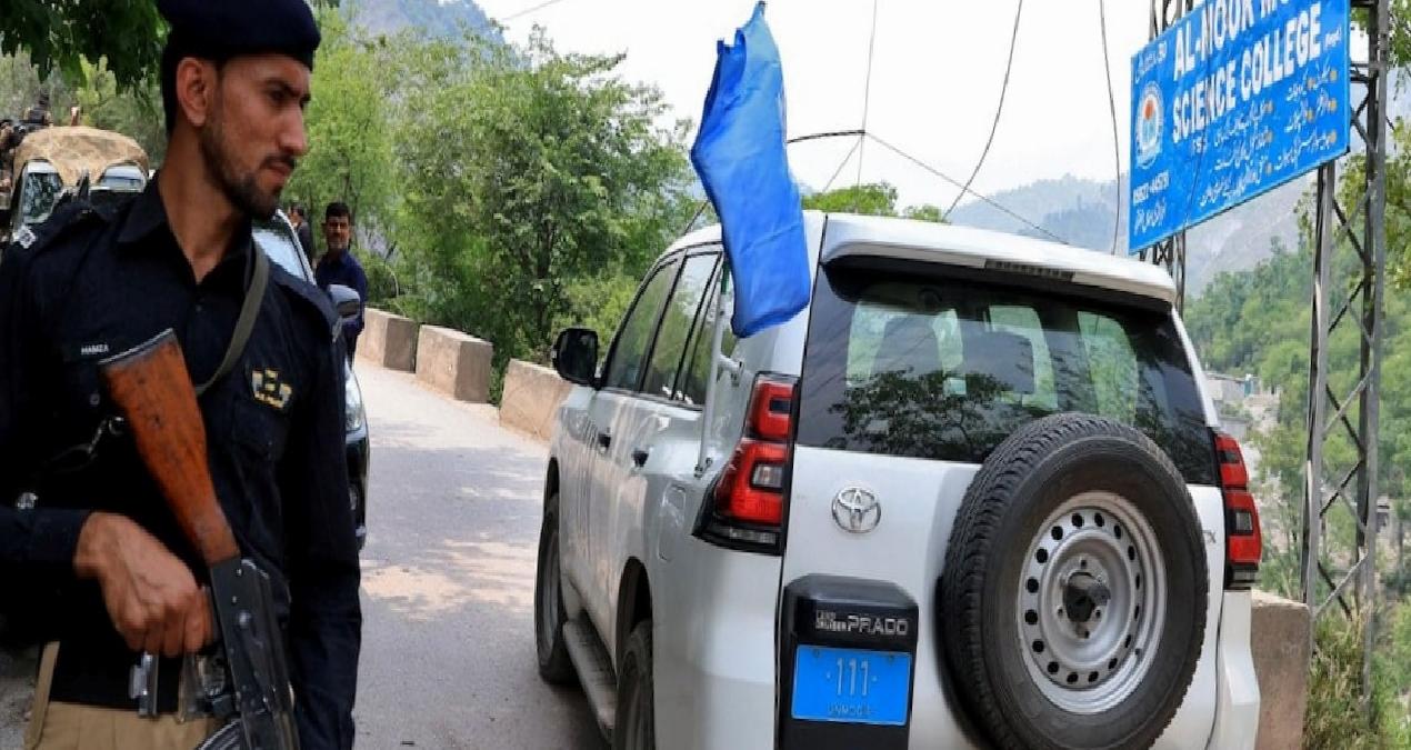 İki nükleer güç kılıcını kuşandı: Patlamalar bölgeyi sarstı, hava trafiği durdu, siviller kaçıyor
