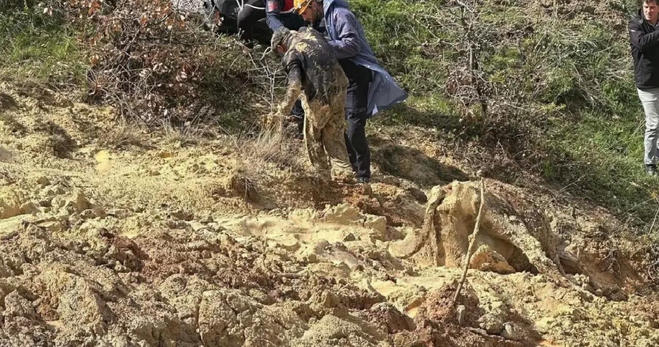 İneği ile Çamura Saplanan İsmail Ünsal Kurtarıldı