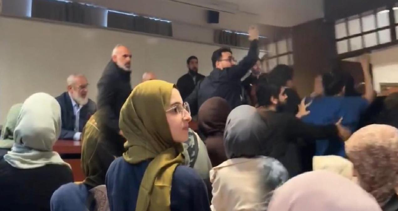 İslamcı Nurettin Yıldız Boğaziçi’nde konuştuğu salonda protesto edildi