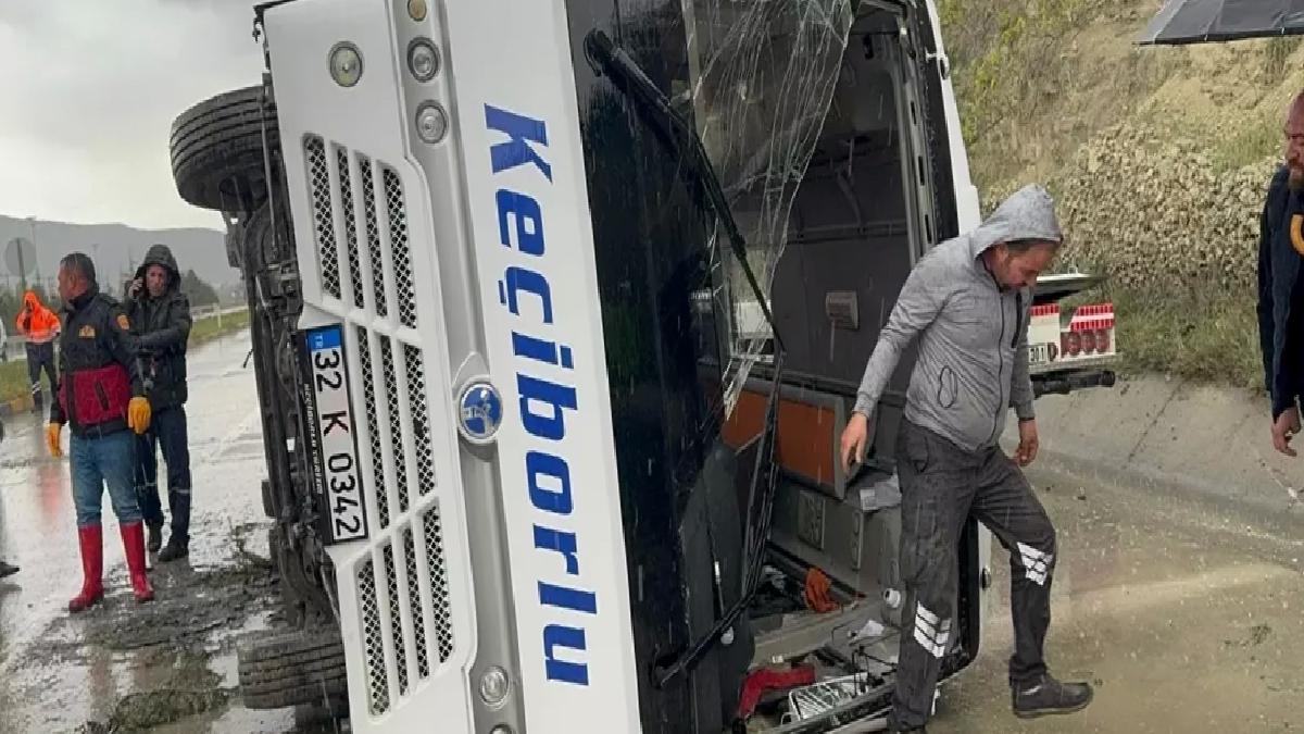 Isparta’da Midibüs Devrildi: 15 Yaralı
