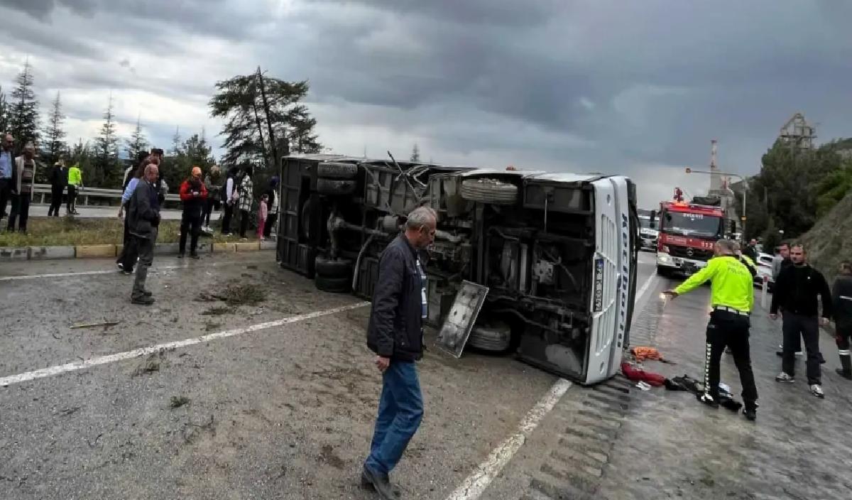 Isparta’da midibüs kazası: 16 yaralı
