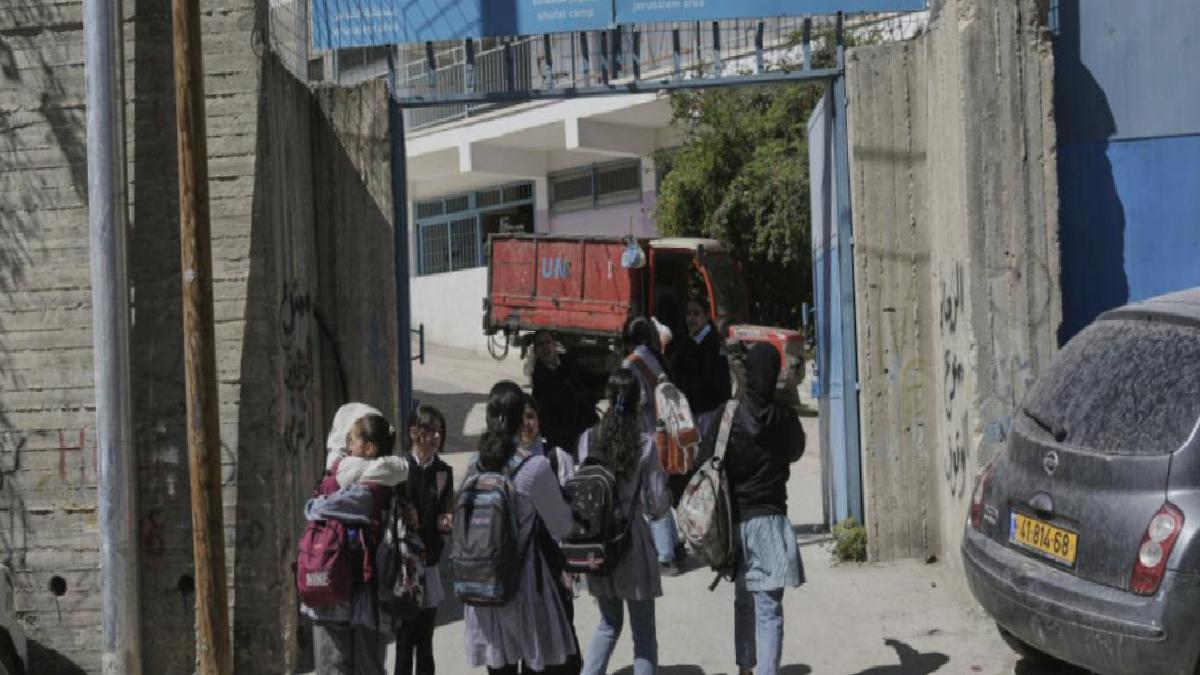 İsrail, Gazze’de BM okullarını bastı