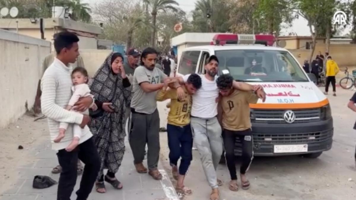 İsrail Gazze’de hastane bombaladı: 34 ölü