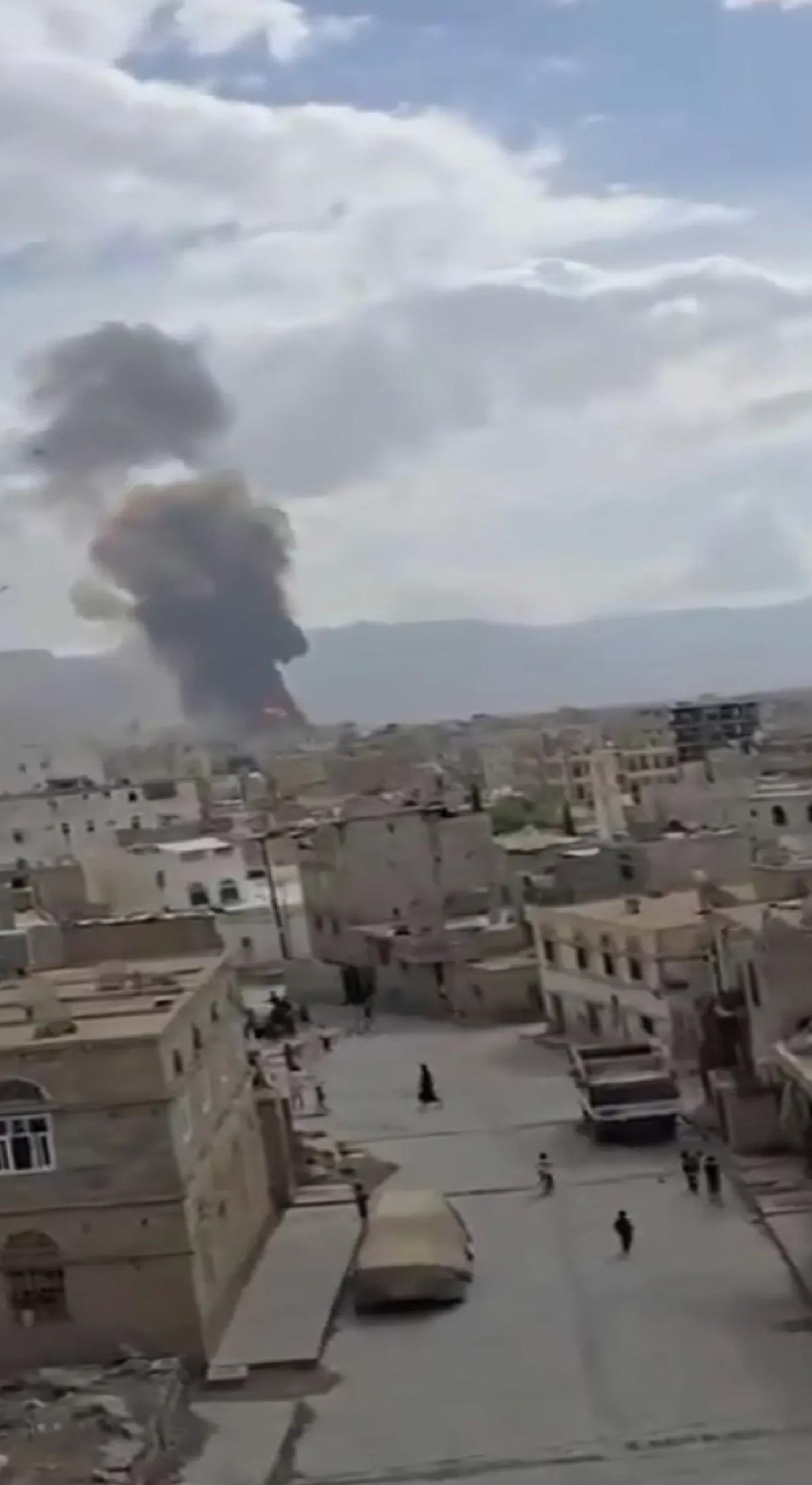 İsrail Savaş Uçakları Yemen’e Saldırdı