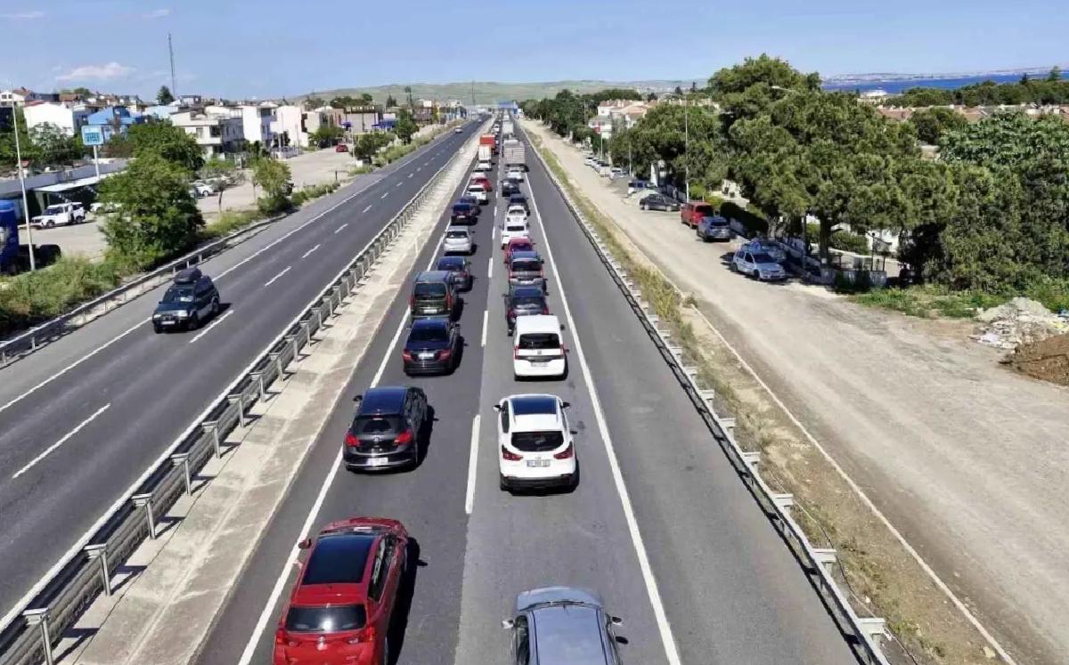 İstanbul Dönüşü Yoğun Trafik Oluşturdu