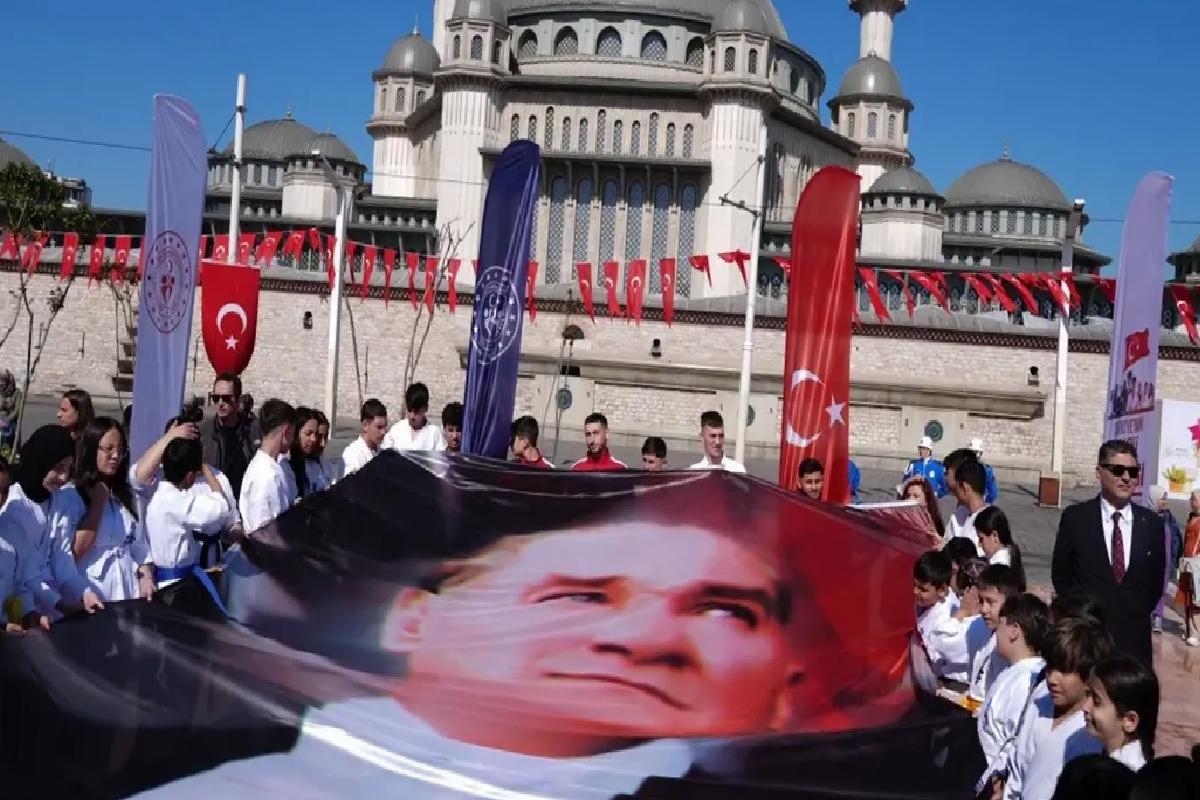 İstanbul’da 19 Mayıs Töreni