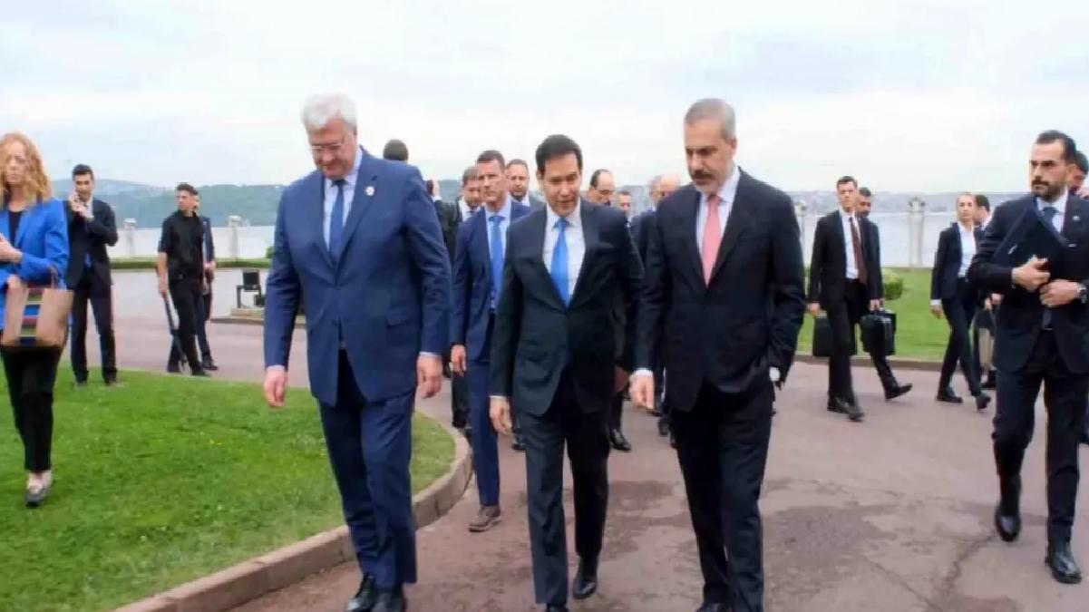 İstanbul’da Barış Masası Kuruldu