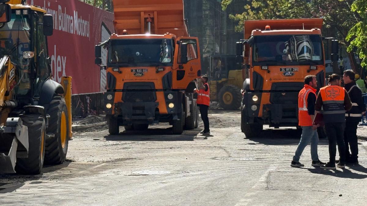 İstanbul’da çöken yolda onarım mesaisi sürüyor