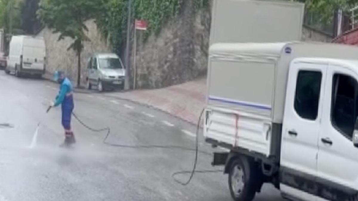 İstanbul’da İETT otobüsünden akan mazot nedeniyle çok sayıda araç kaza yaptı