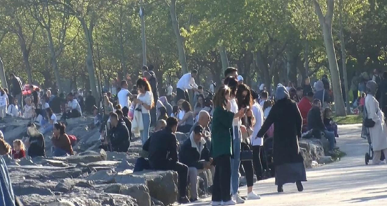 İstanbul’da sıcak hava haklı sahile ve parklara döktü