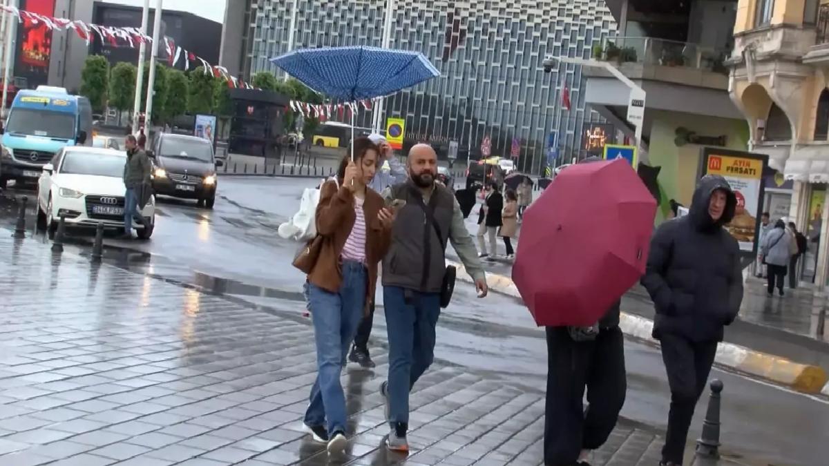 İstanbul’da Yağmur ve Rüzgar Zorlu Anlar Yaşatıyor