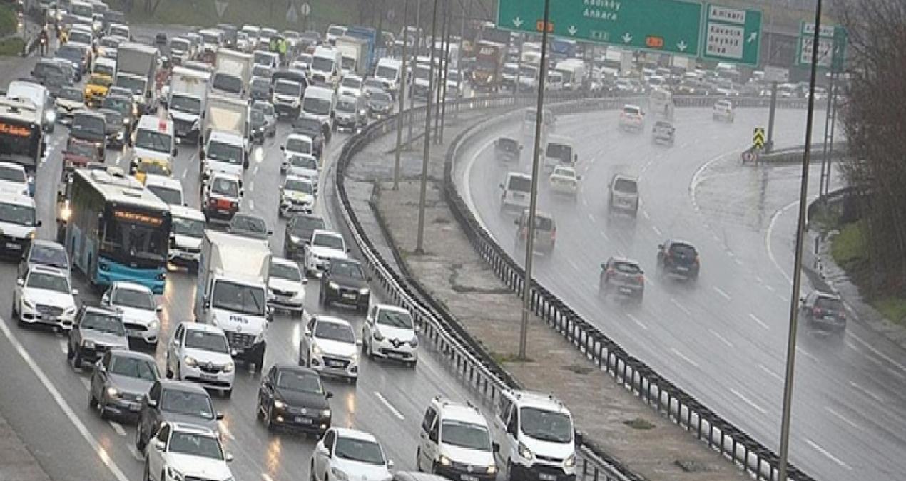 İstanbullunun trafik çilesi hafta sonuna taştı: Yüzde 74’e yükseldi