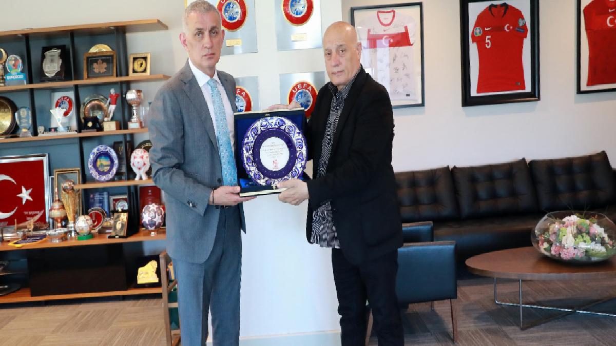 İstanbulspor Başkanı Sarıalioğlu’ndan TFF Başkanı Hacıosmanoğlu’na ziyaret