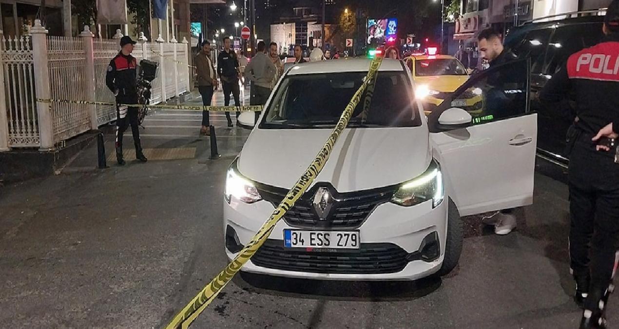 İstanbul’un göbeğinde silahlı saldırı: Otomobile kurşun yağdırdılar
