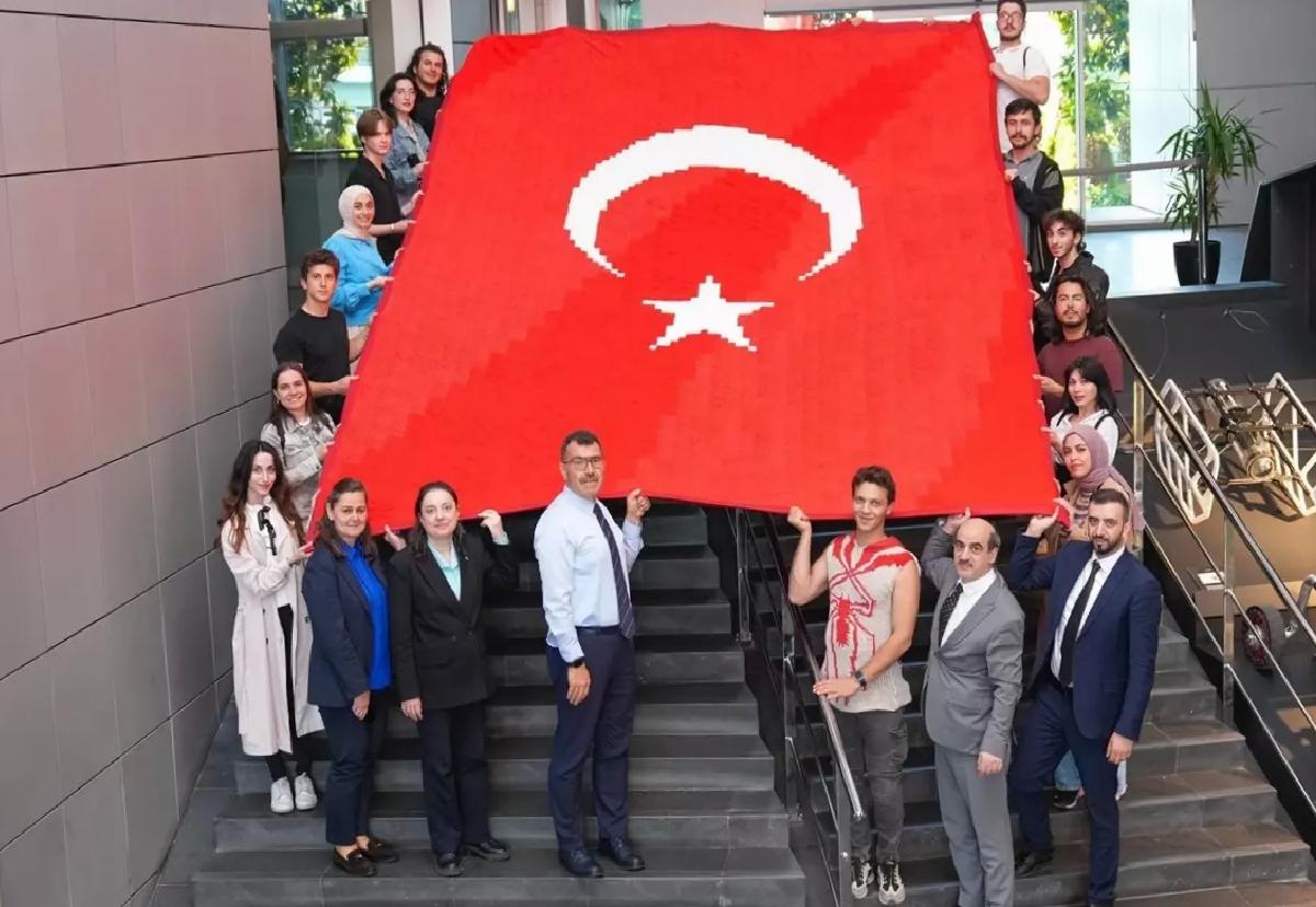 İTÜ’de Dev Türk Bayrağı Sergilendi