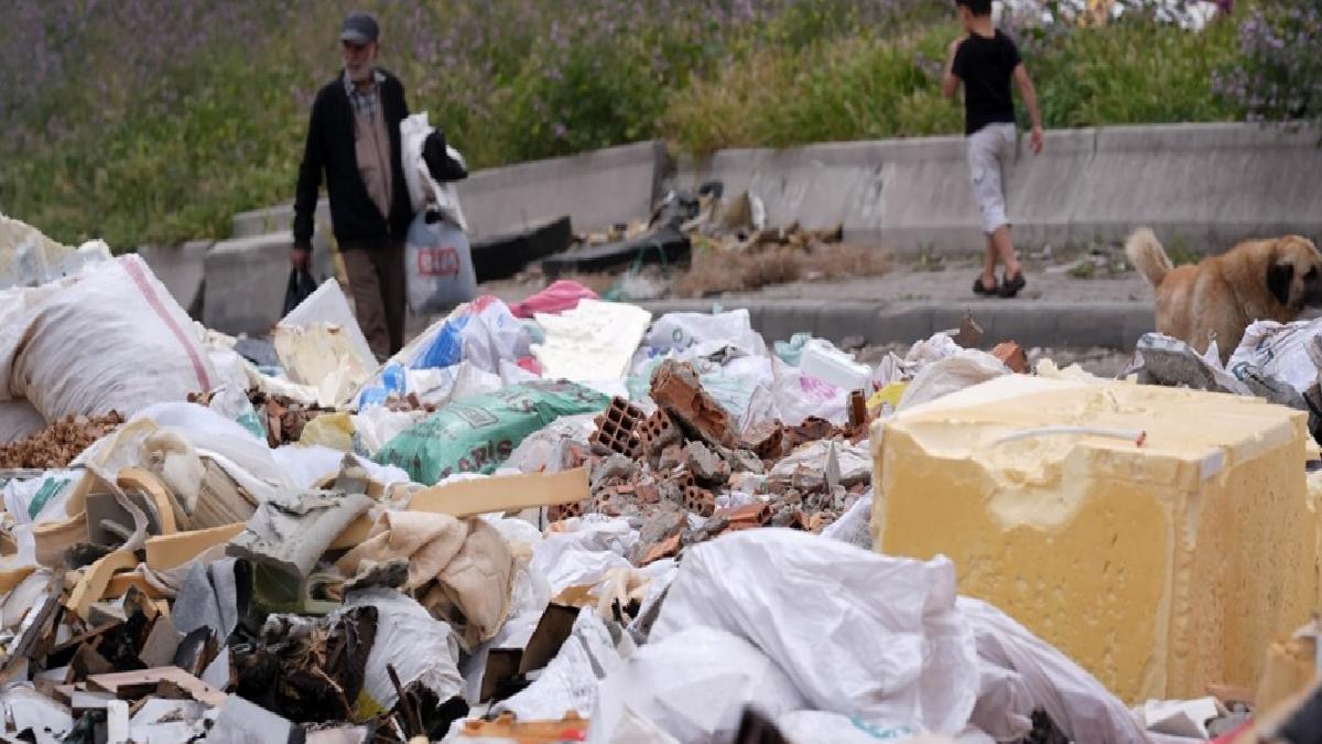 İzmir Buca’da atık ve çöp yığınları isyan ettirdi