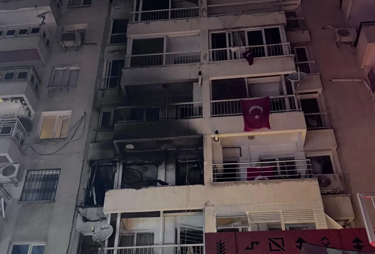 İzmir’de Apartman Patladı: 4 Yaralı
