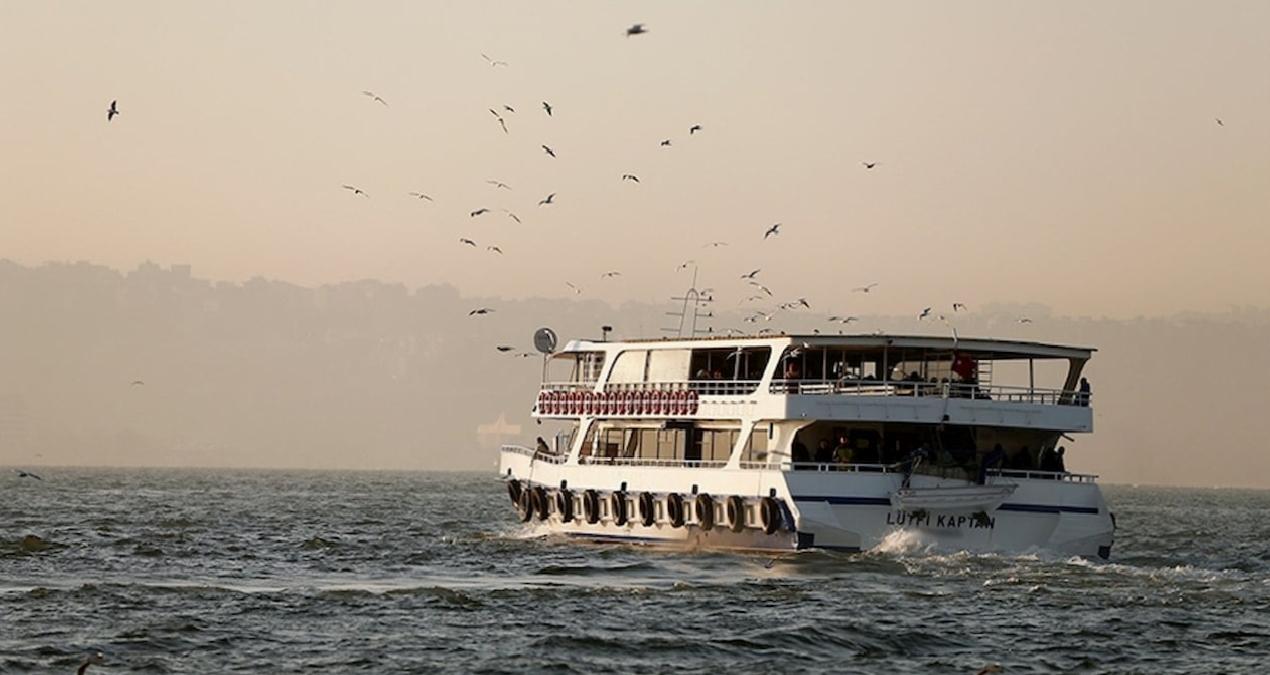 İzmir’de fırtına nedeniyle vapur seferleri iptal edildi