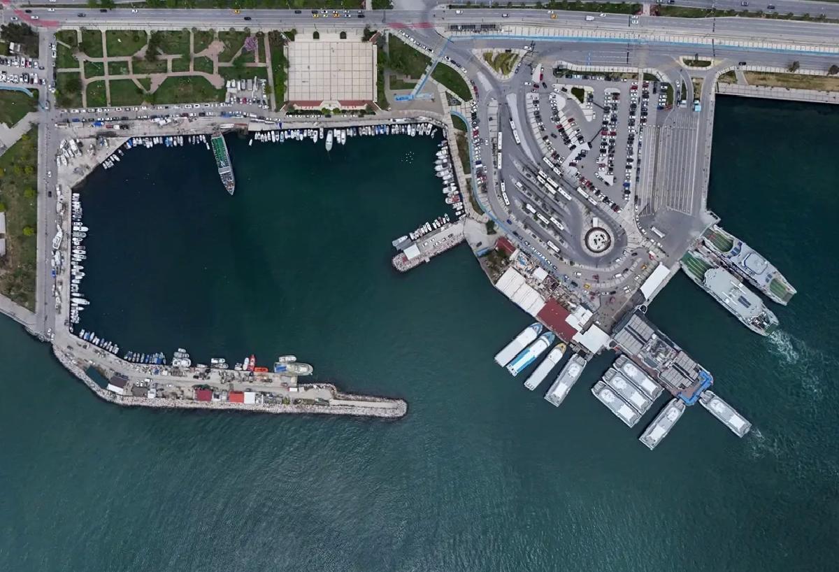 İzmir’de Hurda Tekneler Kaldırılıyor