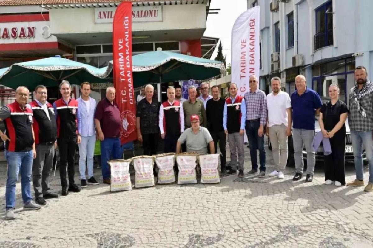 İzmir’de Yerli Ayçiçeği Tohumları Dağıtıldı