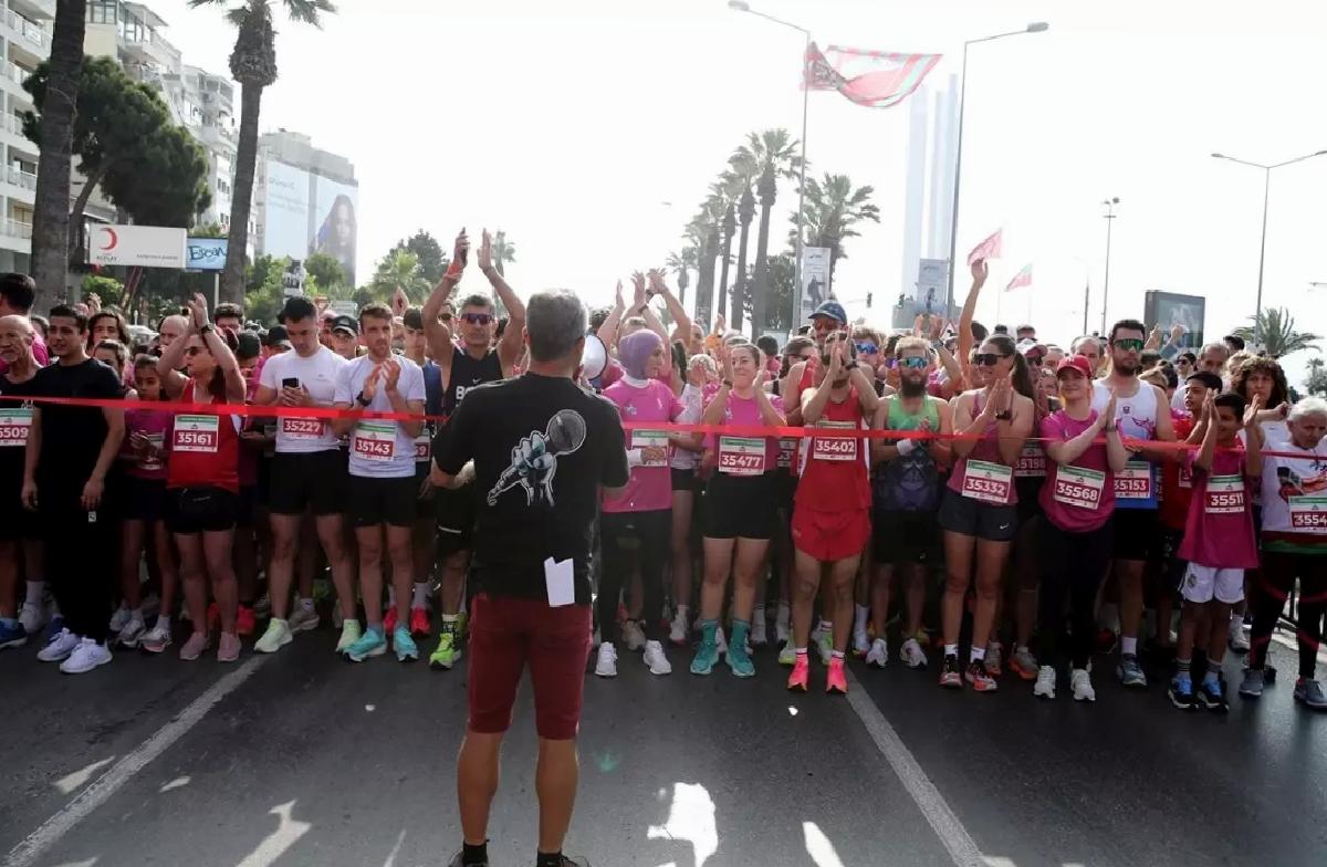 İzmir’de Zübeyde Hanım Koşusu Yapıldı